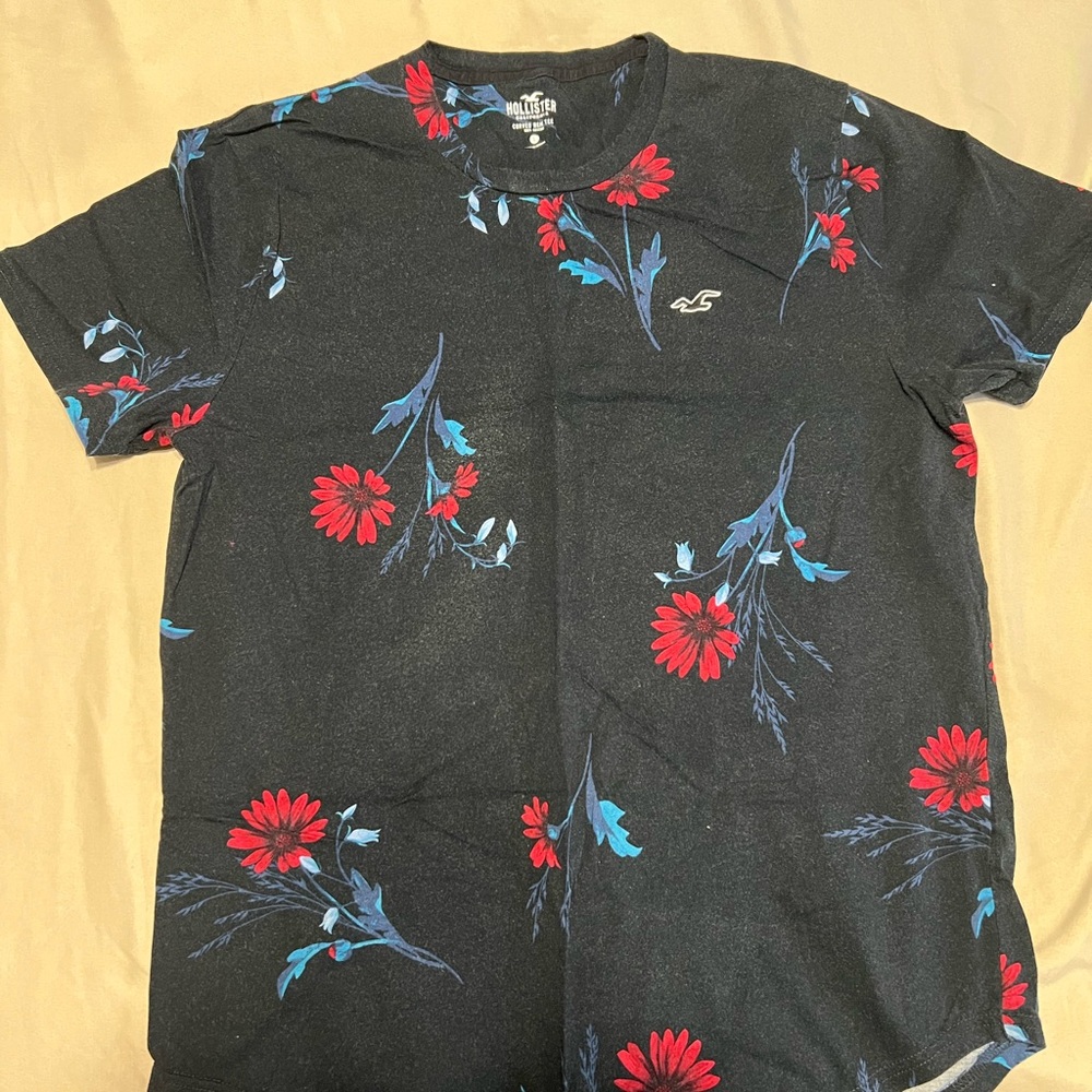 Hollister Men's Black Floral Shirt
